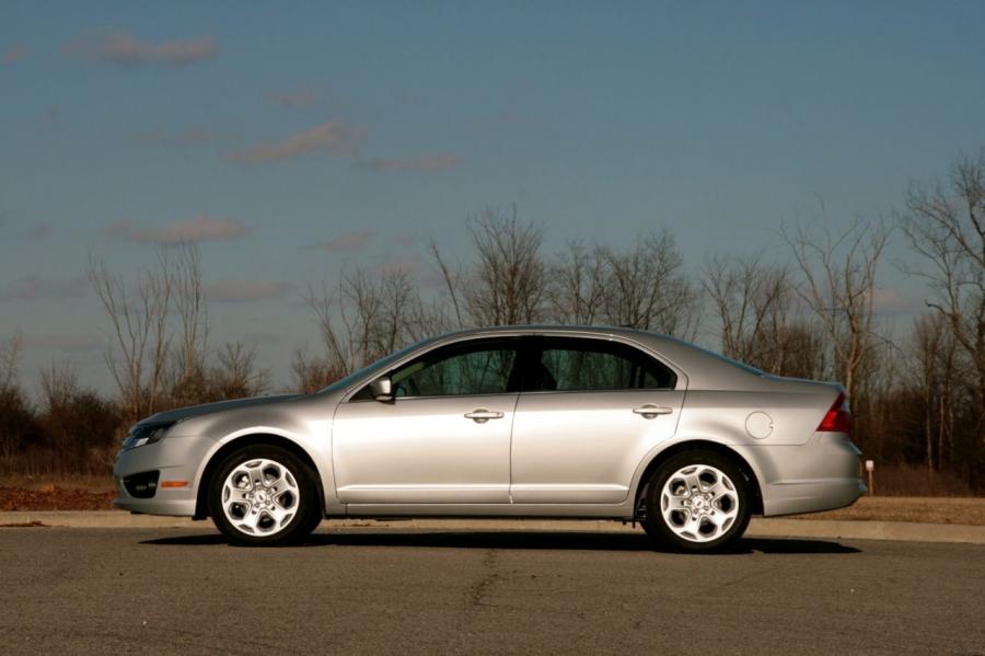  Ford Fusion SE 6MT 2010 года  (фото 7 из 35)